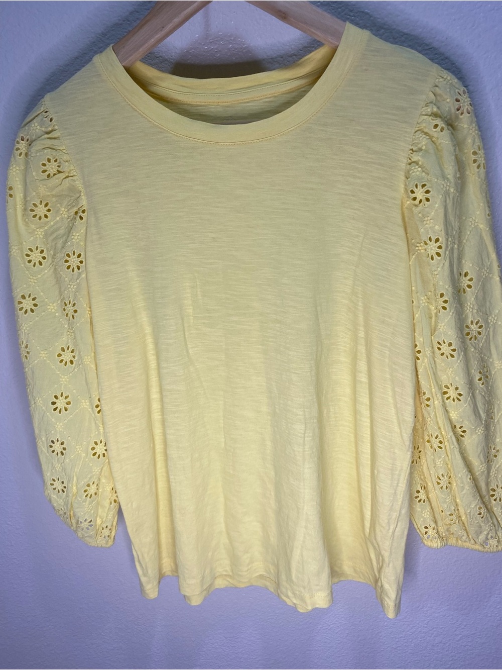 💛 S size 100% Cotton BEAUTIFUL YELLOW EYELET SLEEVE TOP 💛